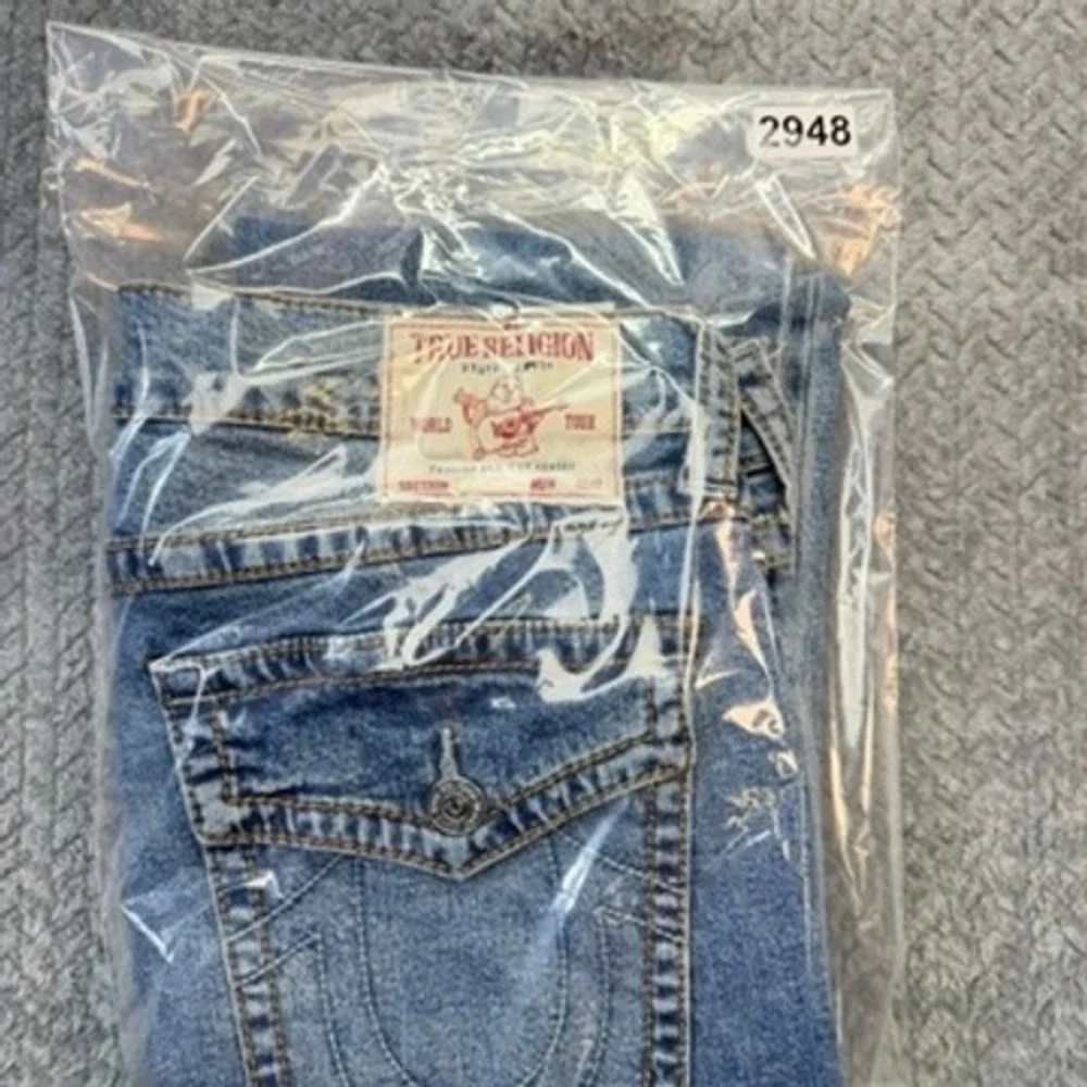 True Religion Geno Relaxed Slim Jeans‎ Size 34x29 Blue Big T Flap Denim